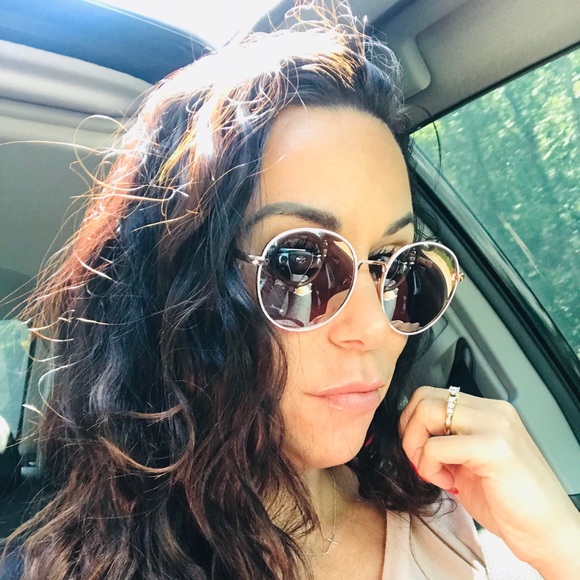 Meet your Posher, Laurie - Picture 4 of 8